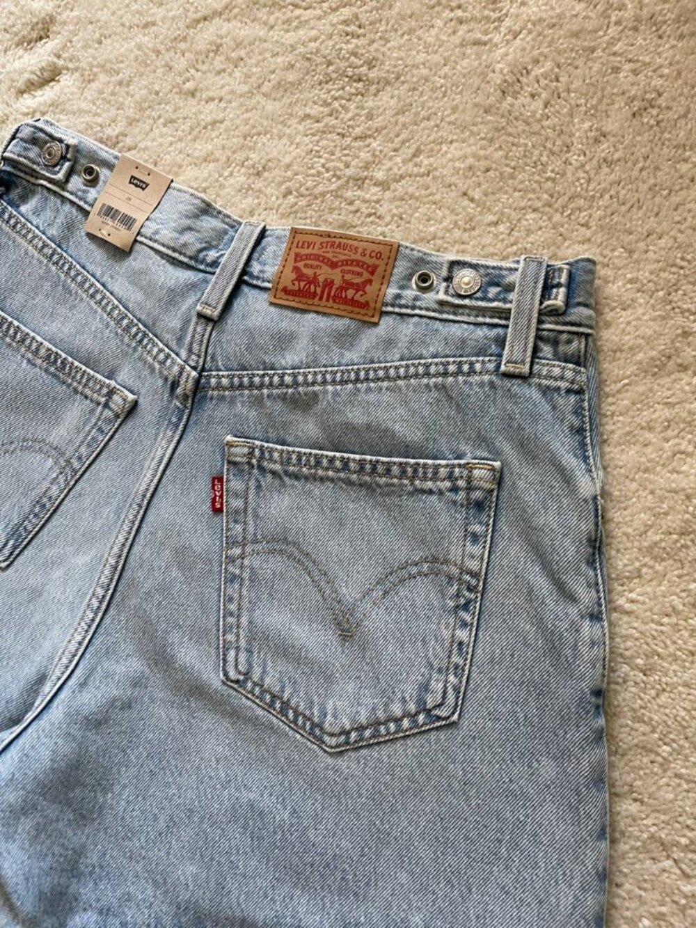 NWT Levi's Cinch High Rise Denim Shorts Size 28 - Picture 4 of 11